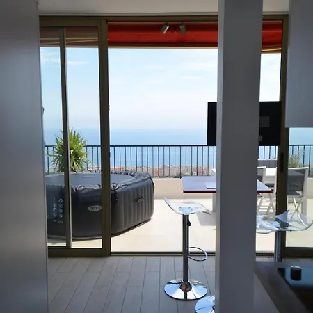 Διαμέρισμα Superbe Studio Avec Terrasse, Jaccuzi, Vue Mer Quartier Fabron A *