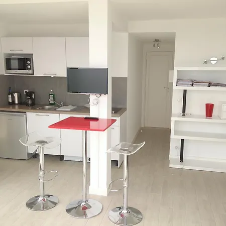 Superbe Studio Avec Terrasse, Jaccuzi, Vue Mer Quartier Fabron A Νίκαια