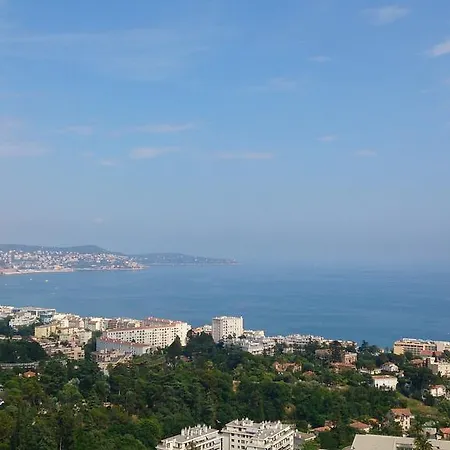 Superbe Studio Avec Terrasse, Jaccuzi, Vue Mer Quartier Fabron A Apartman